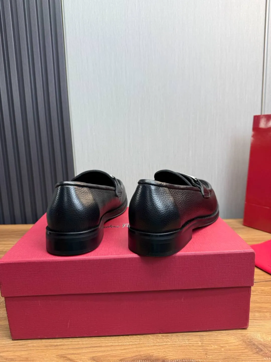 Men's shoes 💰880💰 Ferragamo. [Ferragamo] men's thick-soled loafers, the latest hot style, 1:1 original purchase quality, top quality, imported open-edge beaded cowhide leather on the upper, hand-made three-dimensional stitching highlights the round toe design, the inner foot pads are all imported cowhide, with original lightweight foam outsole, matching code 39-44, (38, 45 custom-made, non-refundable)